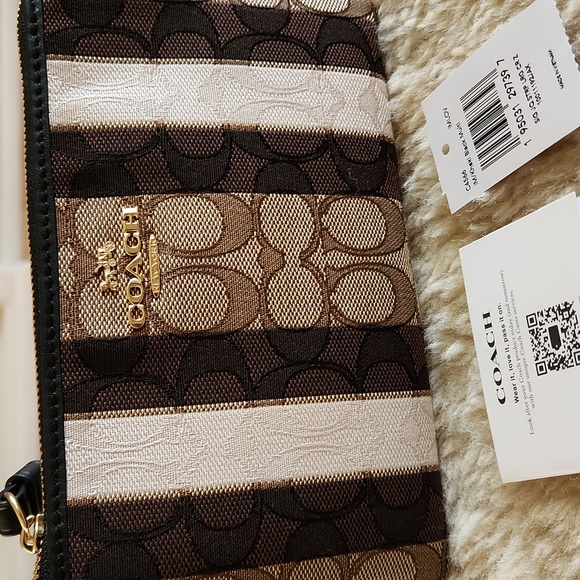 NWT Coach Signature Jacquard Stripe Large Corner Zip Wristlet Wallet π€π€π€π - Picture 14 of 16